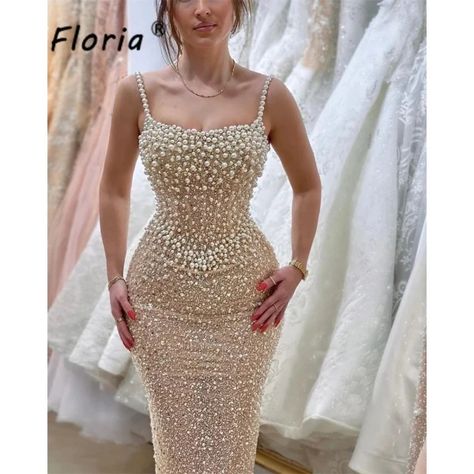 Maxi Party Dress, Body Con Dress Outfit, Celebrity Gowns, Mode Turban, Stunning Prom Dresses, Sequin Wedding, Cocktail Dress Prom, Elegant Dresses Classy, Engagement Dresses