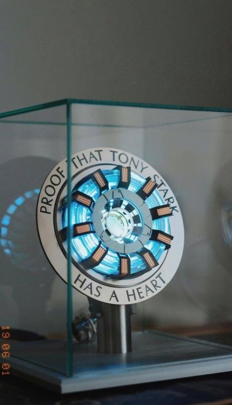 Tony Stark Arc Reactor, Iron Man Heart, Iron Man Room, Marvel Room Decor, Iron Man Theme, Theatre Room Ideas, Man Heart, Avengers Room, Iron Man Arc Reactor