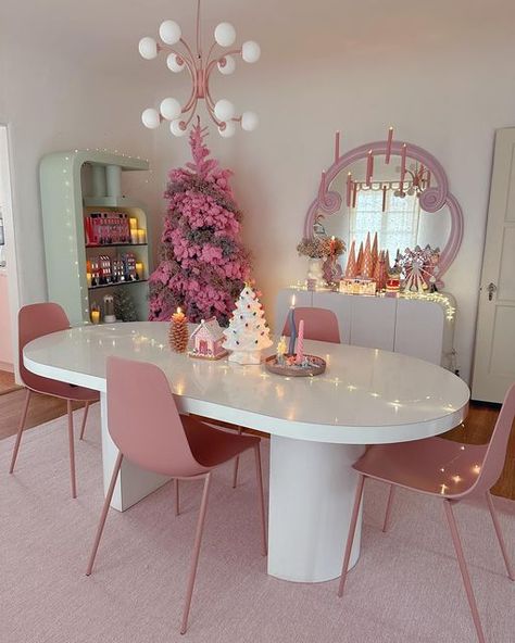 Samantha Klein on Instagram: "Tag yourself I’m Santa mouse 🐭" Girly Studio Apartment, Pink Dining Rooms, Fantasy Rooms, Pastel House, Pastel Room, Cute Bedroom Decor, Apartment Decor Inspiration, Pink Decor, Apartment Room