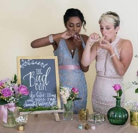 Hippie Wedding, Future Wedding Plans, Cute Wedding Ideas, Puff And Pass, Bud Vase, Fairytale Wedding, Wedding Themes, Weeding, Water Pipes