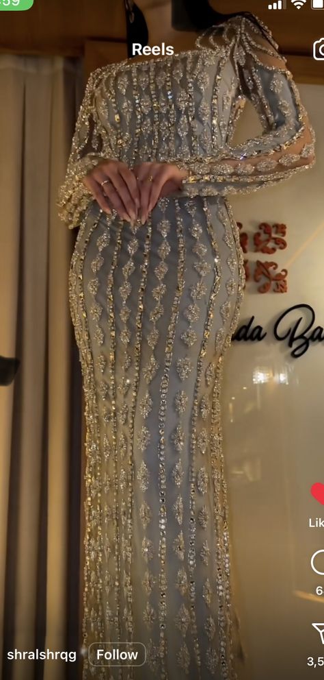 Satin Dress Outfit, Dress For Prom, Fancy Dresses Party, Evening Gowns With Sleeves, Asian Wedding Dress, Fancy Casual, Prom 2023, Senior Prom Dresses, Dinner Dress Classy