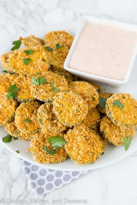 zucchini fritters on a plate with dipping sauce Air Fry Zucchini Chips, Air Fry Zucchini, Air Fried Zucchini, Zucchini Pommes, Roasted Edamame, Roasted Red Pepper Dip, Creamy Salsa, Fried Zucchini, Corn Pasta