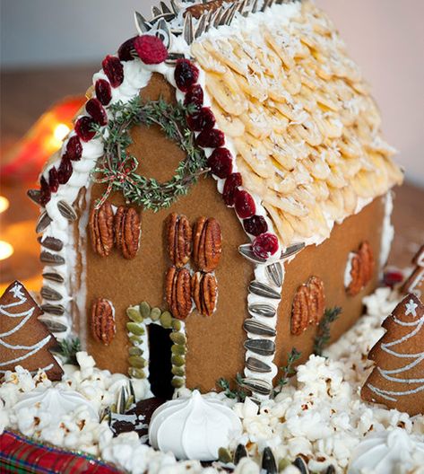 Healthy Gingerbread, Gingerbread House Recipe, Gingerbread House Designs, Healthy Holiday Recipes, Gingerbread House Decorations, Holiday Eating, Gingerbread Recipe, Christmas Gingerbread House, Healthy Holidays