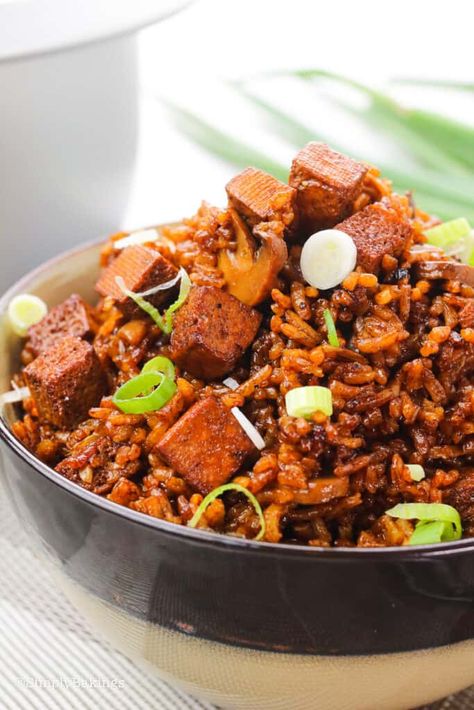 This Tofu Adobo Rice is an easy Filipino side dish recipe that is made with tofu, mushrooms, adobo sauce mix and brown rice. It's a savory, tangy, sweet and vegan-friendly dish that everyone will love! Tofu Adobo, Adobo Rice, What Is Tofu, Vegetarian Sauces, Vegetarian Oyster Sauce, Great Vegan Recipes, Vegan Asian Recipes, Vegan Asian, Adobo Sauce