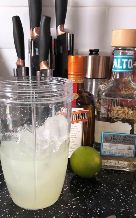 Best Frozen Margarita Recipe | Nutribullet Cocktails! Nutribullet Cocktails, Magic Bullet Recipes Healthy, Best Frozen Margarita, Spiced Cider Recipe, Frozen Margarita Recipe, Pineapple Margarita Recipe, Lime Margarita Recipe, Frozen Drink Machine, Easy Margarita Recipe