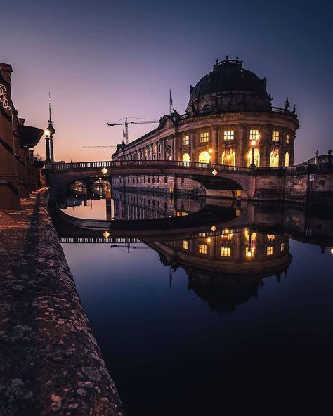 Night falling over Berlin's Museum Island. Berlin Aesthetic, Museum Island, Berlin Photos, Berlin Museum, The Vibe, The Capital, Metropolis, Art Reference Poses, Minimalist Design