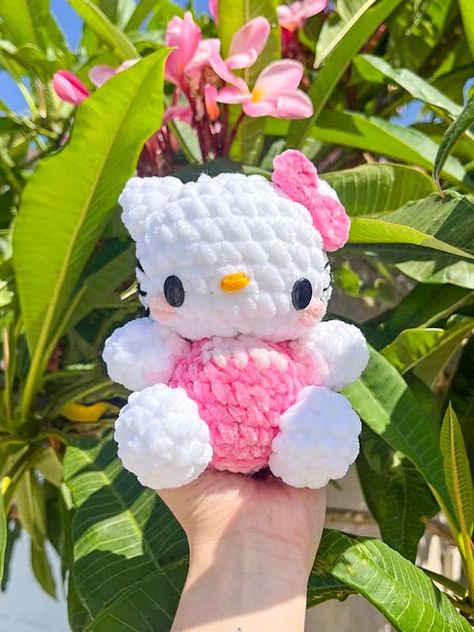 Plushie Baby Hello Kitty Crochet Amigurumi Free Pattern Crochet Amigurumi Free Pattern, Baby Hello Kitty, Hello Kitty Amigurumi, Kitty Amigurumi, Hello Kitty Crochet, Hello Kitty Toys, Crochet Cat Pattern, Hello Kit, My Energy