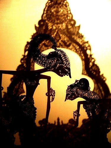 Wayang Kulit Indonesia Tourism, Shadow Theatre, Bali Lombok, Fu Dog, Indonesian Art, Beauty Places, Shadow Puppets, Explore Nature, Lombok