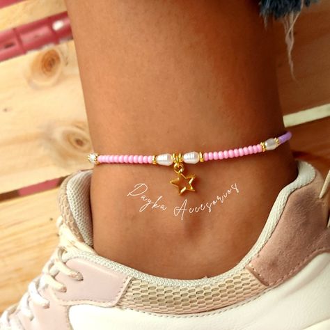 Anklets Beaded, Stand Feria, Cute Anklets, Aurora Design, Beaded Jewelry Diy, Handmade Accessories, Anklets, Diy And Crafts, Choker