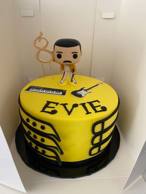 Gluten Free chocolate Mud Freddie Mercury birthday cake for an 8yo 🙌🎹 Queen Band Cake, Freddie Mercury Birthday Party, Freddie Mercury Cake, Freddie Mercury Birthday, Queen Birthday Party, Birthday Cale, Queen Cake, Queen Cakes, Retro Girl