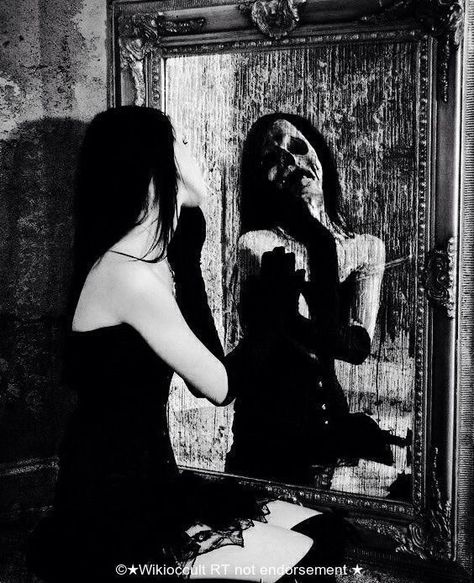 Scary Photography, Images Terrifiantes, Creepy Horror, Gothic Horror, Scary Art, Creepy Art, Dark Photography, A Mirror, Look In The Mirror