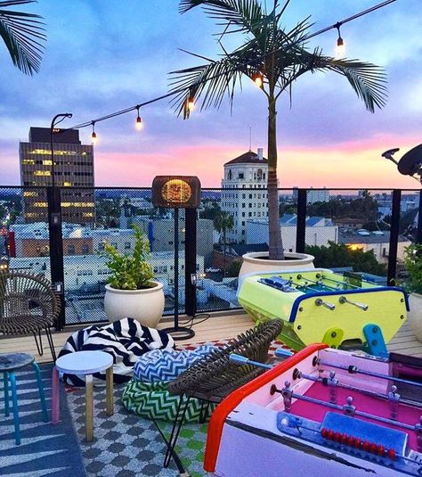 Mama Shelter Los Angeles, Rooftop Bar Design, Rooftop Bars Los Angeles, Ideas Terraza, Mama Shelter, Rooftop Party, Rooftop Terrace Design, Rooftop Design, Best Rooftop Bars