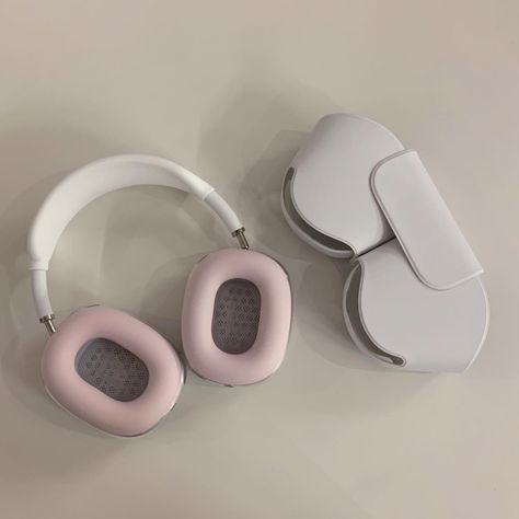 #airpods #airpodsmax #pink #girly #aesthetic #aesthetictumblr Airpods Max Aesthetic, Headphone Decoration, Max Aesthetic, Pink Headphones, Cute Headphones, Apple Headphone, Tech Aesthetic, Cool Tech Gadgets Electronics, Airpods Max