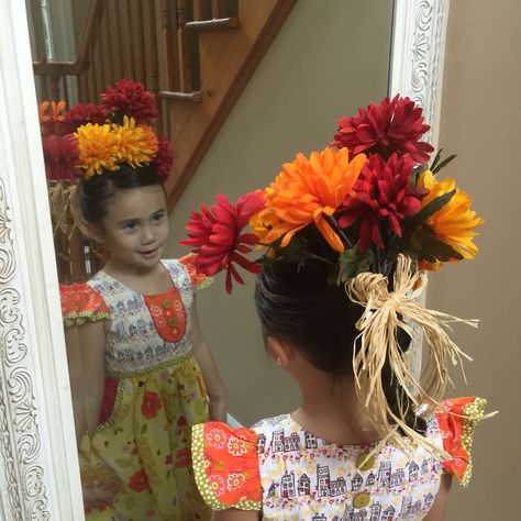 Bouquet of flowers for crazy hair day at school. So easy and cute! Troll Hair Diy, Hairstyles For School Boy, Cute Bouquet, Crazy Hair Day Ideas, Quick Hairstyles For School, Spirit Days, Crazy Hat Day, My Little Pony Costume, Girls Hairstyles Easy