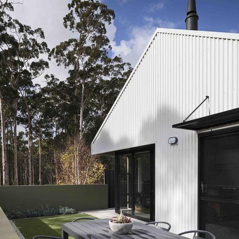 White Colourbond House, Colorbond House Colour Schemes, Surfmist Exterior, House Colour, Exterior Facade, Stunning Homes, House Cladding, Shed Home, Cladding Systems