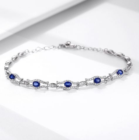 Sapphire necklace Women Modeling, Sapphire Gem, Gem Jewelry, Gems Bracelet, App Design Inspiration, Detailed Jewelry, Sapphire Bracelet, Bridal Bracelet, Gems Jewelry