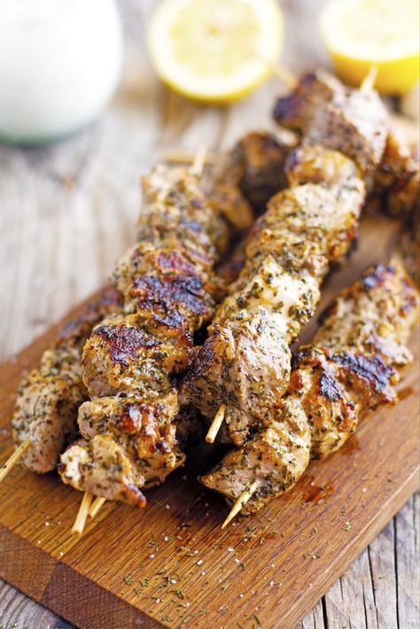 Healthy Bbq, Greek Diet, Doner Kebab, Recipe Cookbook, Grill Recipes, Greek Food, Kebabs, Greek Recipes, Cooking Dinner