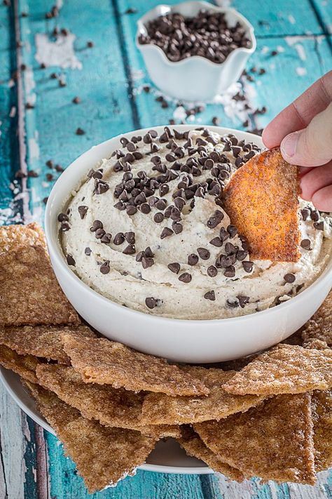 Canoli Dip Best, Cannoli Chips Recipe, Cannoli Nachos, Canoli Dip Recipe, Cannoli Chips, Cinnamon Sugar Tortilla Chips, Cinnamon Sugar Tortilla, Cannoli Dip Recipe, Marscapone Cheese