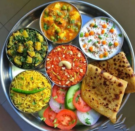 Bhojan Thali, Delicious Food Image, Variety Food, Thali Decoration, Healthy Food Menu, Indian Cooking Recipes, Vegetarian Snacks Recipes, Tasty Recipes Videos, Healthy Homemade Recipes