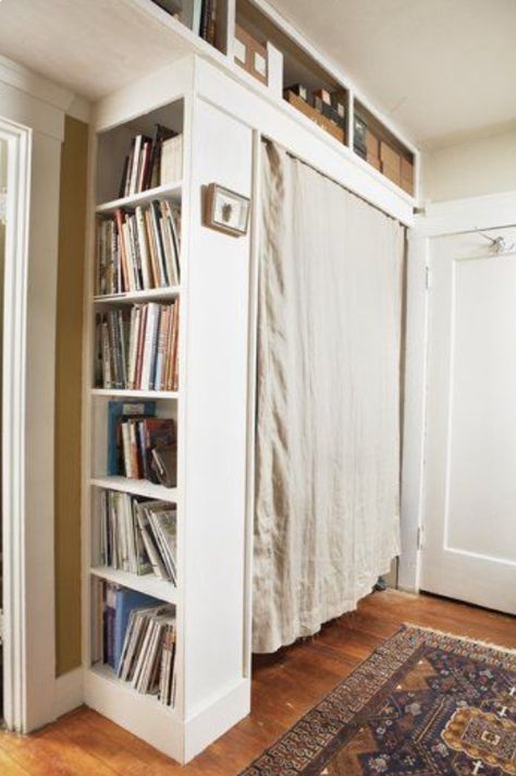 Put a bookcase sideways and run a curtain rod.  Genius way to make a closet where none exists! Ideas Armario, Space Saving Hacks, Closet Curtains, No Closet Solutions, Storage Inspiration, Small Bookshelf, Space Storage, Small Space Storage, Small Closet