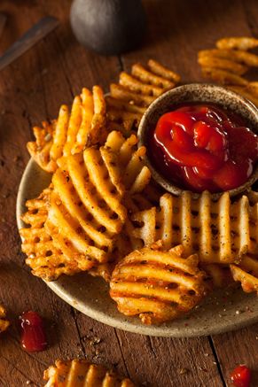 Happy Fry-Day!: 6 Homemade French Fry Recipes - Paula Deen Homemade Crispy Fries, Waffle Fries Recipe, Fried Fries, Organic Ketchup, Copycat Chick Fil A, Crispy Fries, Potato Snacks, Waffle Fries, Homemade Waffles