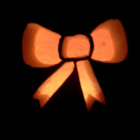 My bow pumpkin I carved :) Bow Carved Pumpkin, Bow Pumpkin Carving Ideas, Pumpkin Carving Ideas Bow, Bow Pumpkin Carving, Bow Pumpkin, Cute Pumpkin Carving, Easy Bow, Halloween Pumpkin Carving Stencils, Carving Stencils