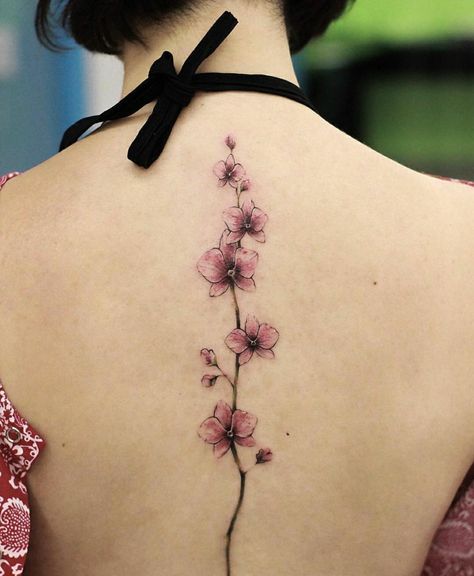 Tattoo Ideas Spine, Turkey Tattoos, Floral Spine Tattoo, Blast Over Tattoo, Henna Tattoo Ideas, Spinal Tattoo, Flower Spine Tattoos, Mama Tattoo, Tattoos Floral