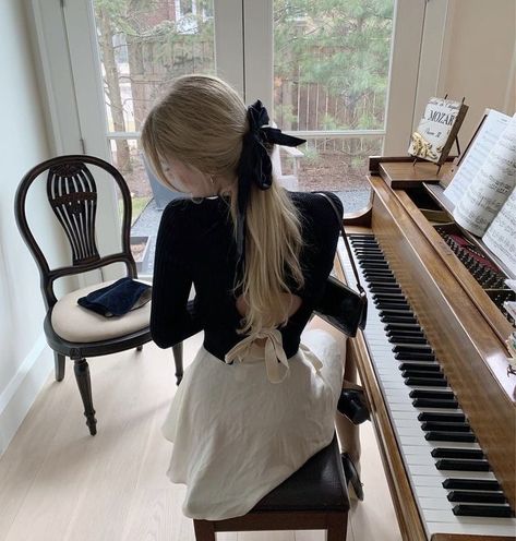 Blonde Hair, Piano, Blonde, Instagram Photos, Hair, On Instagram, Instagram