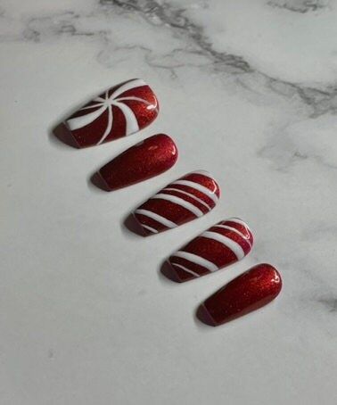 Candy Cane Glazed Nails, Red Chrome Candy Cane Nails, Red Nails White Chrome, Candy Cane Nails Stilleto, Christmas Nails 2022 Candy Cane, Candy Cane Nails, Gel Nail Tips, White Candy, Ring Finger