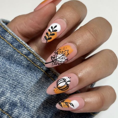 Nail Thanksgiving, Thanksgiving Designs, Classic Thanksgiving, Thanksgiving Nail Art, Thanksgiving Nail, Pumpkin Nails, Fall Nail Art Designs, Cute Nails For Fall, Seasonal Nails