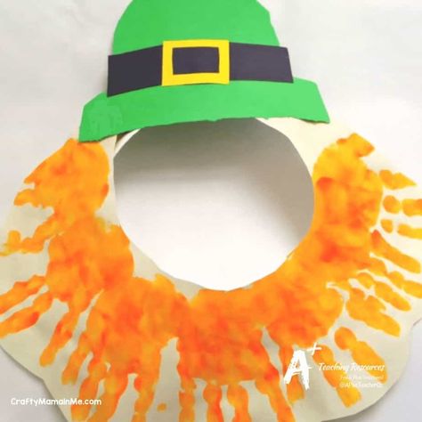 These St Patrick's Day Activities for kids will help you celebrate on March 17th. Saint Patrick's Day is a global celebration of Irish culture and a day to celebrate the patron Saint of Ireland, Saint Patrick, the colour green, pots of gold, shamrocks, leprechauns and Good Luck! Holiday Handprint Art, Fingerprint Crafts, St Patrick Day Activities, American Holidays, Thanksgiving Projects, K Crafts, Toddler Art Projects, Apple Art, Fun Arts And Crafts