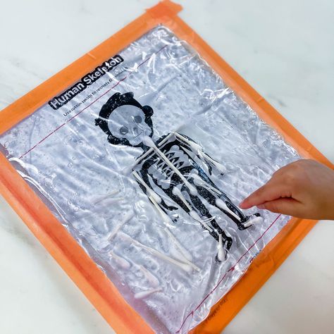 skeleton printable puzzle using cotton swabs sensory bag Halloween Crafts And Activities, Skeleton Printable, Halloween Activities For Toddlers, Halloween Themed Activities, Sensory Bag, Monster Craft, Crafts And Activities For Kids, Spider Crafts, Pumpkin Activities