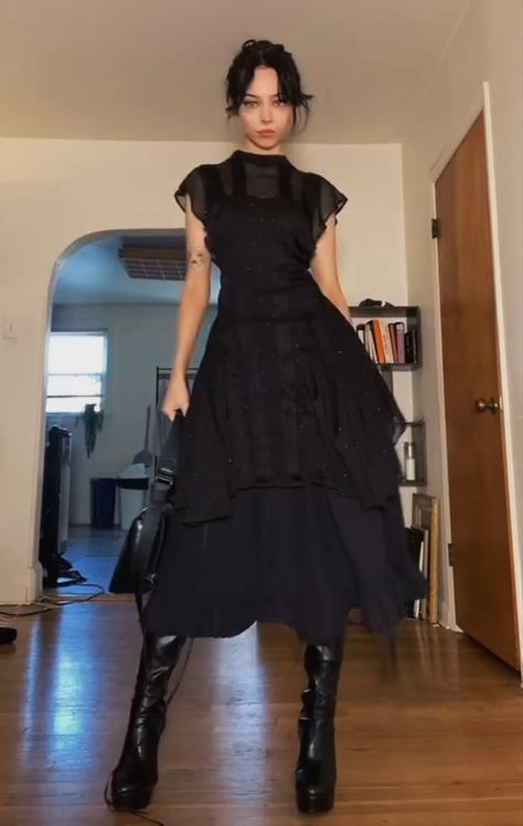 Luxury Vintage Outfits, Alt Wedding Outfits Guest, Gothic Birthday Party Outfit, Goth Cricut Ideas, Wedding Guest Alternative Outfit, Black Dress Outfit Goth, Alternative Feminine Style, Big Ribcage Body Type, Punk Formal Outfit