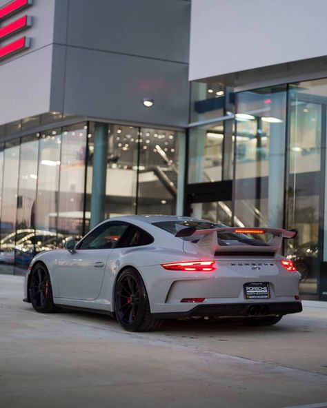 Porsche 991.2 GT3 painted in paint to sample Chalk Photo taken by: @ldv_photography on Instagram Porsche Girl, White Porsche, Porsche 991 Gt3, Porsche Turbo, Turbo Car, Porsche 912, Porsche Sports Car, Porsche 928, Porsche 991