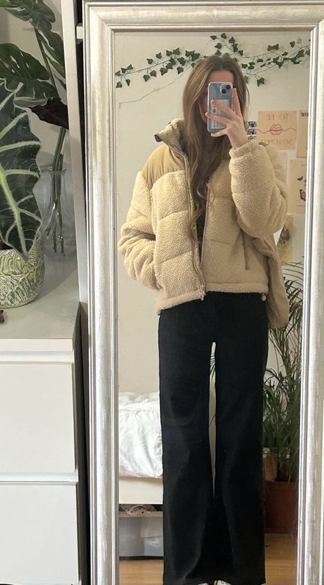 Poofy Jacket Outfit, University Outfits, Japan Outfits, Downtown Outfits, Winter Fit, Trendy Fashion Outfits, Photo Outfit, Swaggy Outfits, Casual Style Outfits