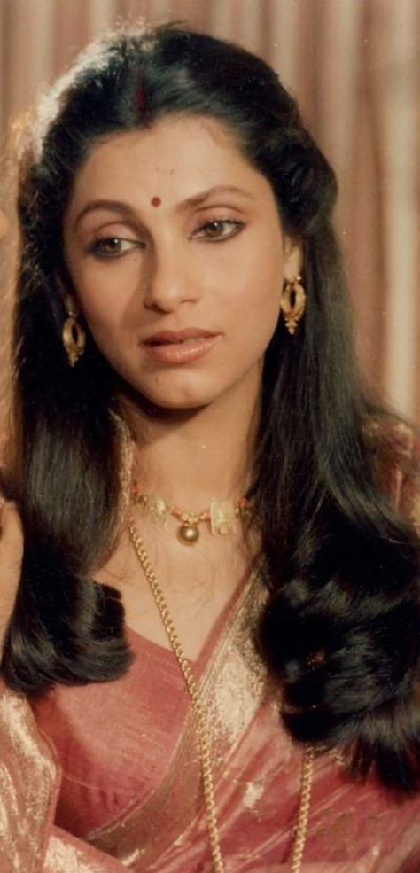 Dimple Kapadia, Bollywood Retro, Film World, Retro Bollywood, Becoming An Actress, Vintage Bollywood, Vintage Romance, Face Photography, Movie Stills