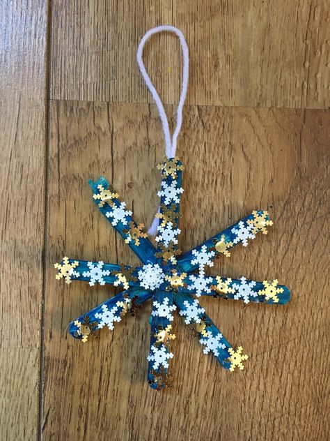 Lolly Stick Snowflakes, Lollipop Stick Christmas Decorations, Lolly Stick Christmas Decorations, Lolly Stick Craft Christmas, Lolly Stick Craft, Stick Decorations, Snowflakes Diy, Holidays Crafts, Paper Snowflakes Diy