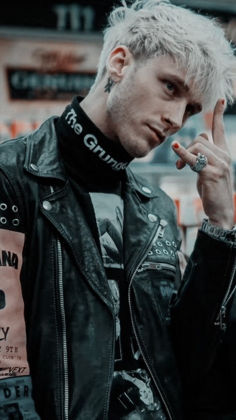 Mgk Lockscreen, Mgk Wallpaper Iphone, Mgk Wallpaper, Mgk Lyrics, Punk Boy, Gents Hair Style, Goth Hair, Lyrics Wallpaper, Punk Hair