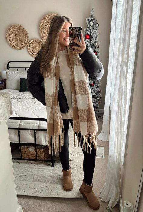 Winter Outfits With Scarfs, Fall Scarf Outfit 2023, Fall Outfits With Scarf, Plaid Scarf Outfit Winter, Winter Outfits With Scarves, How To Style Scarf Outfit, Cute Scarf Outfits, Outfits With Scarfs, Long Scarf Outfit