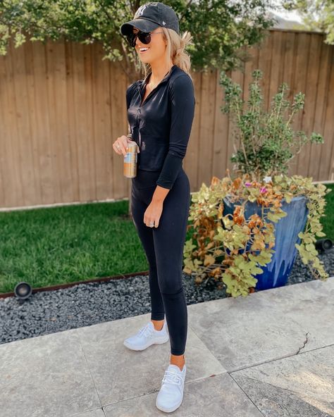 Lazy Day Mom Outfits, Baseball Mom Outfits Cold, Baseball Mom Outfits Summer, Summer Errands Outfit, Sporty Mom Outfits, Sports Mom Outfit, Hot Mom Outfits, Mom Outfits Winter, Soccer Mom Outfit