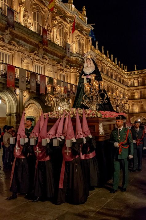 Beautiful Places In Spain, Maundy Thursday, Holy Thursday, Easter Week, Spain Culture, Places In Spain, Spanish Artists, Holy Week, Salamanca