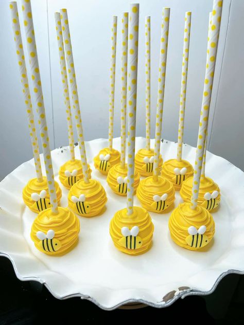 Bee Cake Pops, Love Gender, Bee Themed Gender Reveal, Bee Themed Birthday Party, Treat Maker, Babby Shower, What Will It Bee, Bee Cookies, Winnie The Pooh Cake