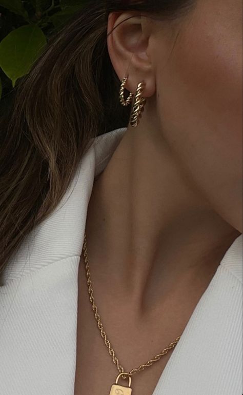 Golden Jewelry Earrings, Golden Earing Jewelry, Gold Earring Inspiration, Golden Earrings Aesthetic, Golden Jewellery, Earings Aesthetics, Schmuck Gold, Schmuck Aesthetic, Gold Schmuck