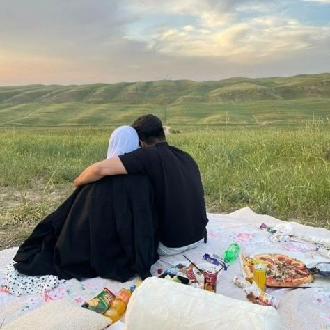 Islam Couple, Halal Love, Islam Marriage, In Sha Allah, Muslim Couple Photography, Muslim Family, Love In Islam, Muslim Couple, Cute Muslim Couples