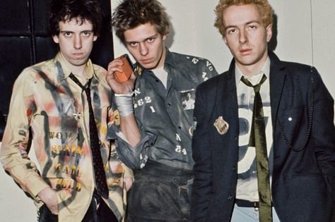 High Fashion Punk DIY Gucci Reebok Yohji Yamamoto COMME des GARÇONS Lanvin Rick Owens The Clash Aesthetic, The Clash Album Covers, The Clash Tattoo, The Clash Logo, The Clash Poster, The Clash Band, Combat Rock, The Distillers, Mick Jones