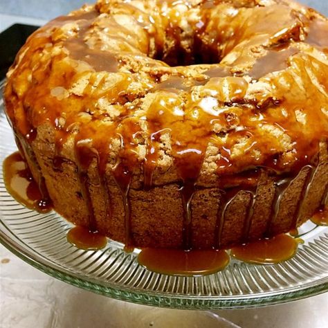 Apple Harvest Pound Cake with Caramel Glaze | "OMG! This apple cake is so moist and so delicious! It's the perfect fall dessert." Pound Cake With Glaze, Apple Pound Cake, Caramel Glaze Recipe, Cake With Caramel, Apple Cider Caramels, Caramel Glaze, Warm Cake, Apple Cake Recipes, Bundt Cakes Recipes