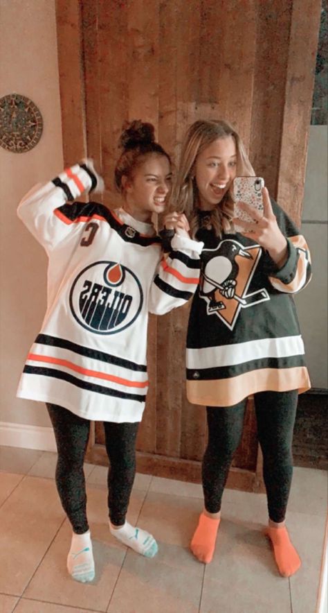 Ice Hockey Jersey Outfit Women, Jersey Outfit Hockey, Nhl Hockey Game Outfit Women, Hockey Costume Halloween, Ice Hockey Outfit Women, Hockey Outfits For Women, Hockey Girlfriend Outfits, Nhl Game Outfit Woman, Hockey Player Halloween Costume