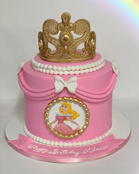 Sleeping Beauty Cake Design Images (Sleeping Beauty Birthday Cake Ideas) Birthday Cake Sleeping Beauty, Aurora Cake Ideas, Sleeping Beauty Cake Ideas, Princess Pink Cake, Sleeping Beauty Birthday Cake, Princess Aurora Cake, Princess Aurora Party, Sleeping Beauty Birthday, Aurora Party