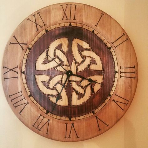 Pyrography celtic wooden clock with various stain finish Leather Pyrography, Leather Burning, Pyrography Ideas, Woodburning Ideas, Rustic Wall Clocks, Woodburning Projects, Pyrography Art, Wood Burning Crafts, Got Wood