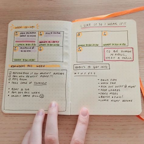 cass 🌦 on Instagram: “This week! 📖🗓 I don't use a ruler for my lines anymore because it takes longer to draw everything out which has definitely changed the look…” Bullet Journal Lined Paper, A6 Journal, A6 Planner, Notes Plan, Bullet Journal 2019, Small Journal, Bullet Planner, Study Stationery, Bullet Journal Notebook